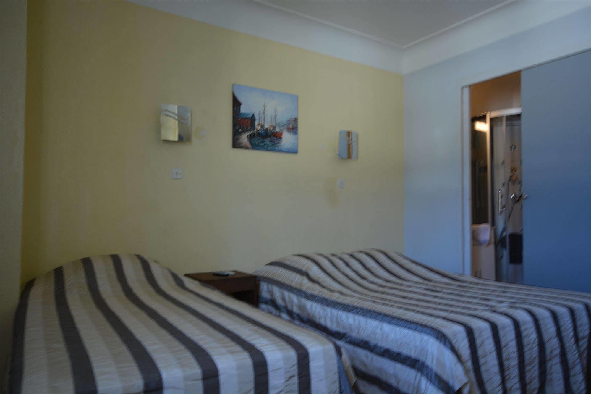 Albergo Hotel Saint-Laurent-du-Var Εξωτερικό φωτογραφία